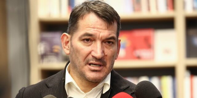 Πύρρος Δήμας για Μπελέρη: “Αρνούμαστε να σκύψουμε το κεφάλι σε συμπεριφορές που πληγώνουν τη δημοκρατία”