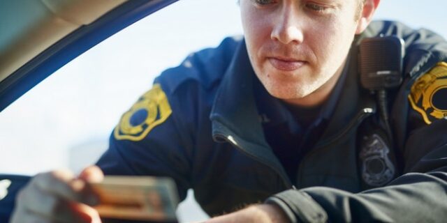 Ολλανδία: Συνελήφθη μεθυσμένος οδηγός με δίπλωμα οδήγησης “Μπόρις Τζόνσον”