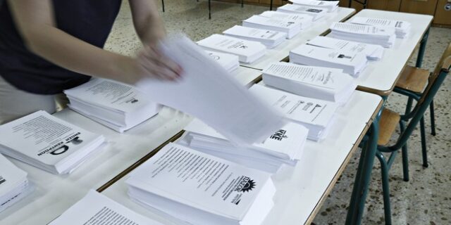 Εκλογές 2023: Με λεωφορείο παρέλαβε ο δήμος Αμπελοκήπων Μενεμένης το εκλογικό υλικό