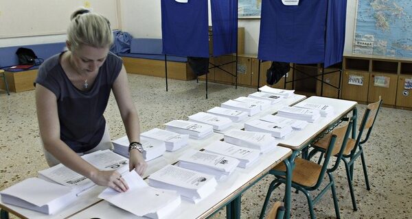Μπλόκο στο κόμμα Κασιδιάρη: Μία τρύπα στα θολά νερά της ακροδεξιάς