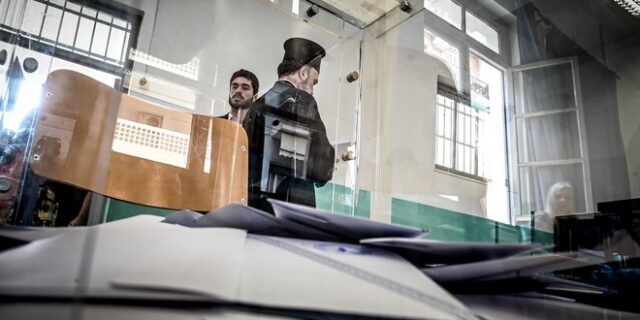 “Ιερός πόλεμος” στις δεύτερες εκλογές: Η ΝΔ, η “Νίκη” και η επίσημη Εκκλησία