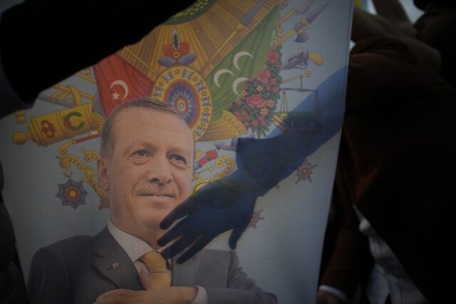 Η ισχύς του Ερντογάν μένει σταθερή, η πόλωση της Τουρκίας αυξάνεται