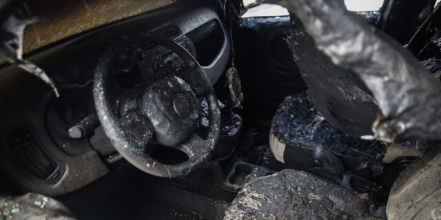 Θεσσαλονίκη: Φωτιά σε αυτοκίνητο εταιρείας τηλεπικοινωνιών