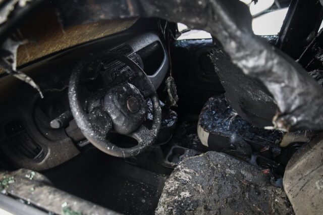 Θεσσαλονίκη: Φωτιά σε αυτοκίνητο εταιρείας τηλεπικοινωνιών