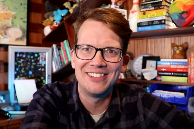 Hank Green: Ο σταρ του YouTube αποκάλυψε ότι διαγνώστηκε με καρκίνο