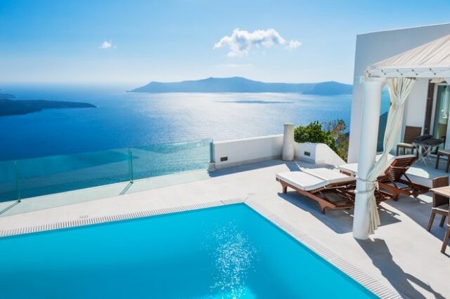 Τα ελληνικά ξενοδοχεία δεν βρίσκουν προσωπικό παρά το ”ρεκόρ” προσλήψεων