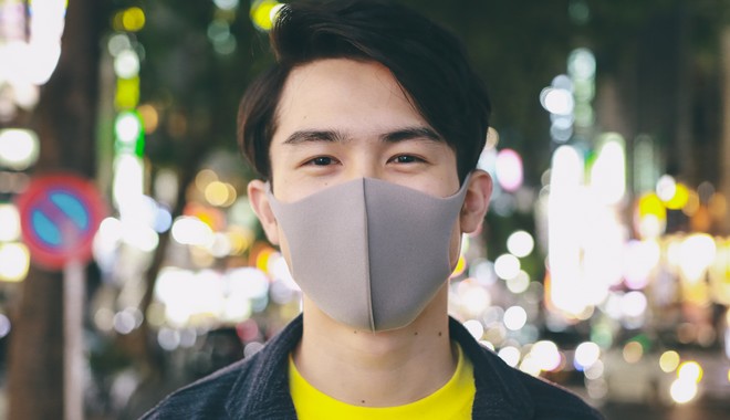 Οι Ιάπωνες κάνουν μαθήματα για να χαμογελούν χωρίς να δείχνουν περίεργοι, μετά τη μάσκα