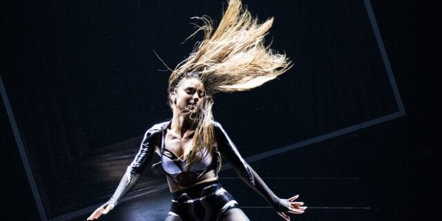 Eurovision 2023: Πανικός για την 22χρονη “Φουρέιρα” του Ισραήλ – Μένει με τα εσώρουχα στη σκηνή
