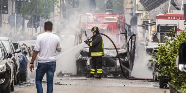 Ιταλία: Έκρηξη στο κέντρο του Μιλάνου – Στις φλόγες δεκάδες οχήματα