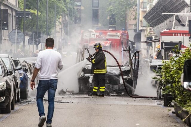 Ιταλία: Έκρηξη στο κέντρο του Μιλάνου – Στις φλόγες δεκάδες οχήματα