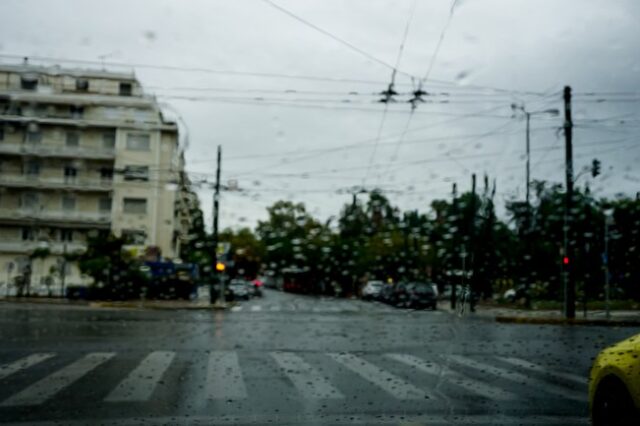 Καιρός Αθήνα: Νεφώσεις με τοπικές βροχές