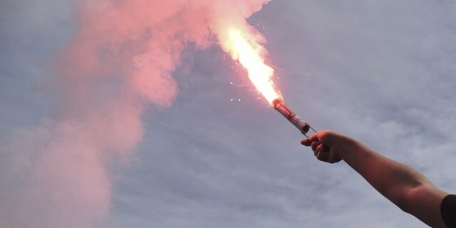 Οπαδικό επεισόδιο στα Πατήσια: Τραυμάτισαν με καπνογόνο 26χρονο