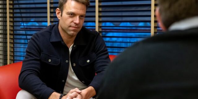 Στέφανος Κασσελάκης στο NEWS 24/7: Ενας νοσηλευτής που ξαγρυπνά και σώζει ζωές είναι άριστος