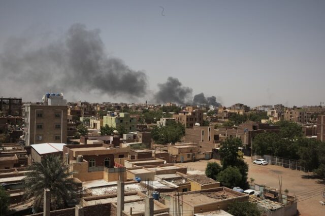 Σουδάν: Αεροπορικοί βομβαρδισμοί, μάχες και συγκρούσεις και στο “βάθος” εκεχειρία