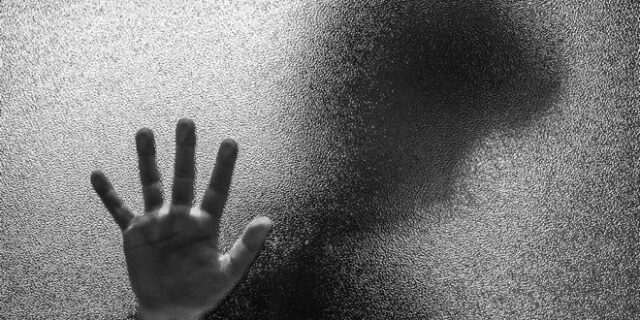 Ελβετία: Εντοπίστηκαν πάνω από 2.000 δράστες σεξουαλικών εγκλημάτων κατά ανηλίκων σε όλο τον κόσμο
