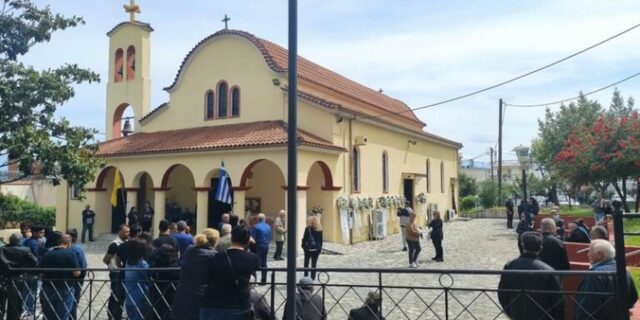 Άρτα: Ανείπωτος θρήνος στην κηδεία του βρέφους