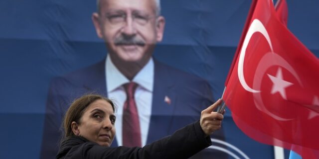 Εκλογές στην Τουρκία: Ο Κιλιτσντάρογλου “βλέπει” τη Ρωσία πίσω από τα βίντεο που έφεραν την απόσυρση Ιντζέ