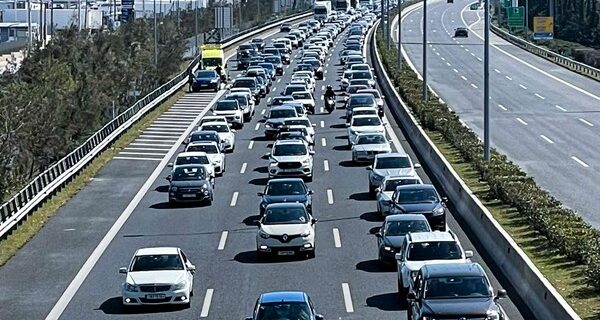 Κίνηση στους δρόμους: Μποτιλιάρισμα σε Κηφισό και Αττική Οδό λόγω τροχαίων