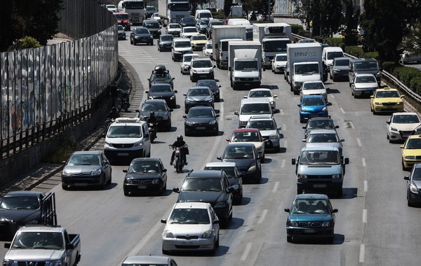 Κίνηση στους δρόμους: Κομφούζιο στον Κηφισό, καθυστερήσεις στην Κηφισίας – LIVE ΧΑΡΤΗΣ