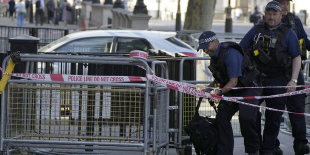 Βρετανία: Ελεύθερος ο άνδρας που έπεσε με το αυτοκίνητό του στη Ντάουνινγκ Στριτ