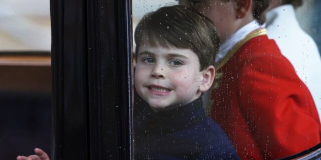 Στέψη Καρόλου: Ο πρίγκιπας Λούις “έκλεψε” την παράσταση με το χασμουρητό του στην τελετή