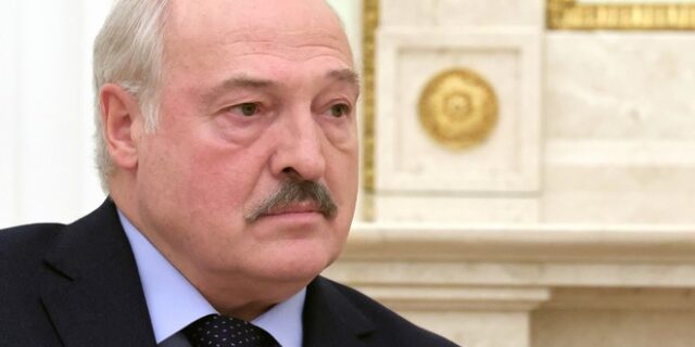 Λευκορωσία: Φωτογραφία του Λουκασένκο δαψεύδει τις φήμες για την υγεία του