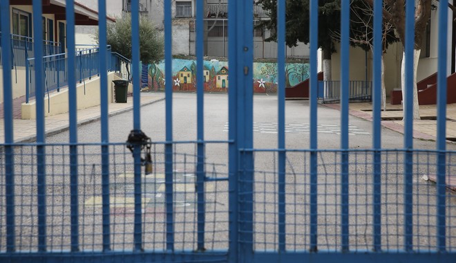 Μενίδι: Από παλιότερο χτύπημα με αεροβόλο το σπασμένο τζάμι στο δημοτικό σχολείο