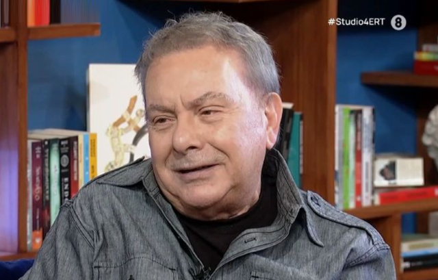Μανώλης Μητσιάς: “Κόντεψα να σκοτωθώ από ξυλοδαρμό αστυνομικού”