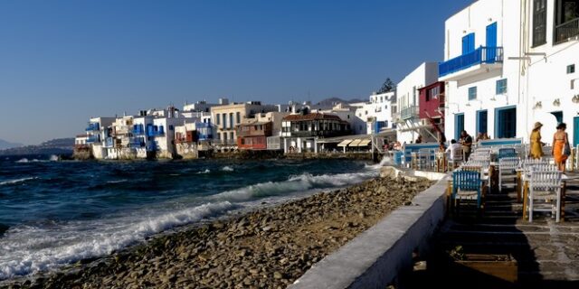 Νέες συλλήψεις για παράνομες οικοδομικές εργασίες στη Μύκονο