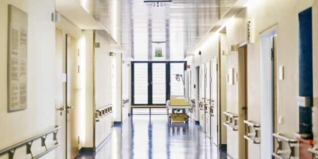 Νοσοκομείο Χανίων: Οι γιατροί εκπέμπουν SOS – “Μοιάζει να είμαστε οι επόμενοι επιβάτες του τρένου στα Τέμπη”