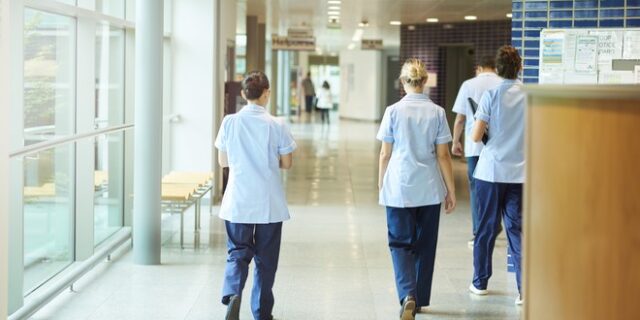 Βρετανία: Η νοσηλεύτρια που κατηγορείται για επτά βρεφοκτονίες αρνείται κάθε ανάμιξη στην υπόθεση