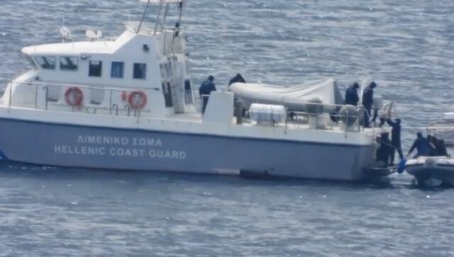 New York Times: Καρέ-καρέ η δράση της ελληνικής ακτοφυλακής με παράνομο pushback – Αφήνουν μετανάστες στη θάλασσα