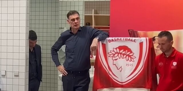 Final Four 2023 – Ολυμπιακός: Η συγκινητική ομιλία του Μπαρτζώκα στ’ αποδυτήρια- “Nα έχετε ψηλά τα κεφάλια”