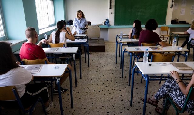 Πανελλήνιες 2023: Επίδομα 350 ευρώ σε μαθητές που θα δώσουν εξετάσεις – Οι δικαιούχοι