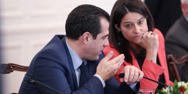 ΣΥΡΙΖΑ: Κεραμέως – Πλεύρης έχουν μετατρέψει τα υπουργεία σε προεκλογικά κέντρα