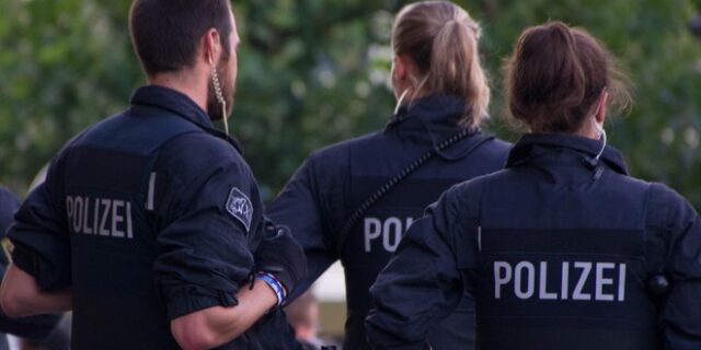 Γερμανία: Η αστυνομία συνέλαβε δύο δημοσιογράφους της τουρκικής εφημερίδας Σαμπάχ