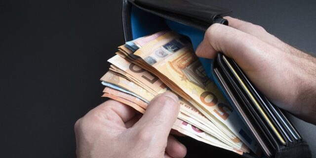 Πάτρα: 13χρονοι βρήκαν πορτοφόλι με 700 ευρώ – Το παρέδωσαν στην αστυνομία