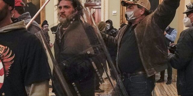 Εισβολή στο Καπιτώλιο: Ένοχος ο ηγέτης των ακροδεξιών “Proud Boys”