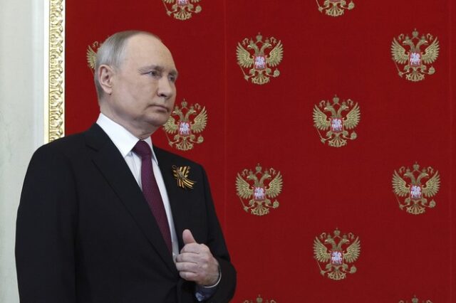Πώς η καλοστημένη φιέστα του Πούτιν για την “Ημέρα της Νίκης” αποδεικνύει ότι βρίσκεται σε απομόνωση