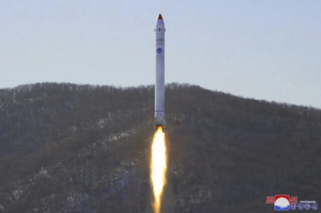“Πνίγηκε” ο πρώτος κατασκοπευτικός πύραυλος που έφτιαξε ο Κιμ Γιονγκ Ουν ειδικά για τις ΗΠΑ