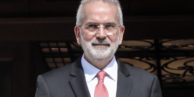 Σαρμάς: Στη Βουλή σήμερα για την εκλογή του προεδρείου