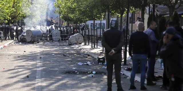 Επεισόδια στην πόλη Ζβέτσαν στο βόρειο Κόσοβο – Δύο διαδηλωτές τραυματίστηκαν