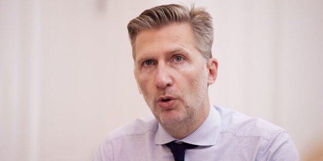 Σκέρτσος: “Ο ΣΥΡΙΖΑ κι αν έχασε, κάηκε το μαλλί του, ούτε τη γνώμη άλλαξε ούτε την κεφαλή του”