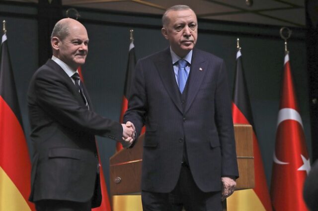 Πρόσκληση Σολτς σε Ερντογάν για μια “νέα ώθηση” στη συνεργασία Γερμανίας – Τουρκίας