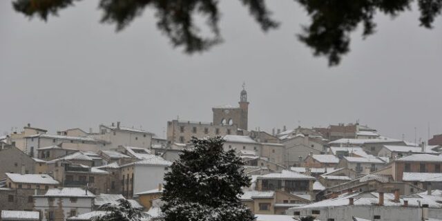 Ισπανία: Μετά την ξηρασία και τον καύσωνα, χιόνια και χαλάζι