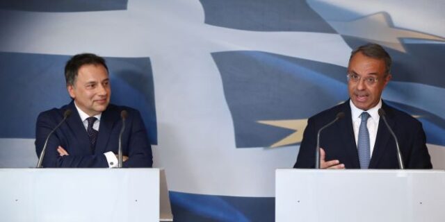 Παράδοση – παραλαβή στο υπ. Οικονομικών: Τα μηνήματα Σταϊκούρα και η αναφορά του Θ. Πελαγίδη στον Κέυνς