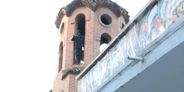 Θεσσαλονίκη: Οι 21χρονοι κουκουλοφόροι έκαναν γκράφιτι με φωτιά – Πώς εξαπλώθηκε στο μαγαζί