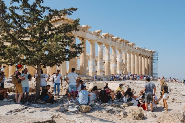 Πόσοι τουρίστες -μπορεί- να έρθουν τον Ιούνιο στην Ελλάδα
