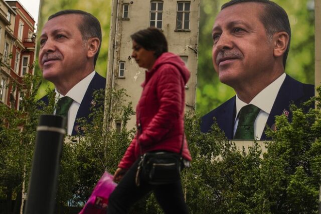 Εκλογές στην Τουρκία: Σε ιστορικό χαμηλό η λίρα για το ενδεχόμενο επανεκλογής του Ερντογάν