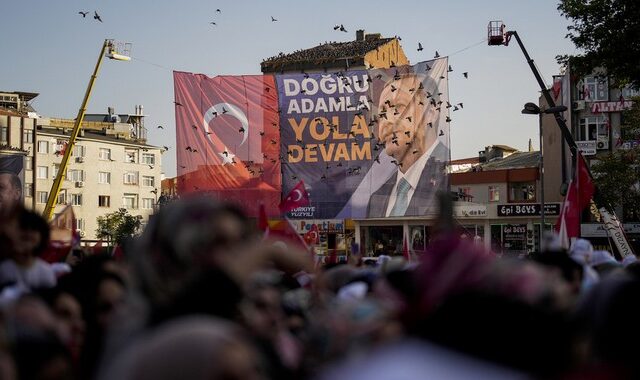 Εκλογές στην Τουρκία: Φαβορί στις δημοσκοπήσεις ο Ερντογάν – Γεμάτη “fake news” η προεκλογική εκστρατεία
